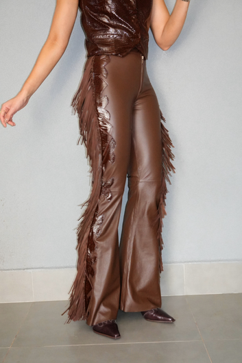 Calça de Couro Pelica - Western de Franjas e Detalhe Croco - Isabela