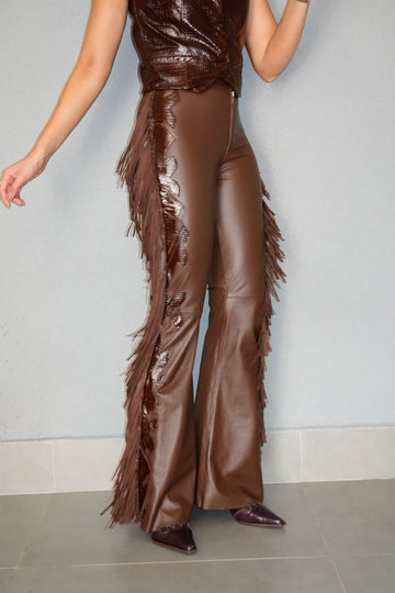 Calça de Couro Pelica - Western de Franjas e Detalhe Croco - Isabela