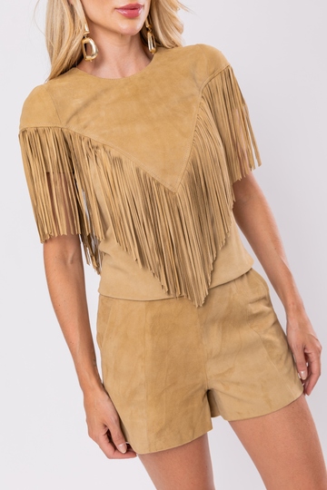 Blusa de Couro Pelica com Franjas em V - Samara - Camelo Camurça