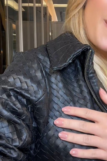 Jaqueta Preta de Couro Pelica em Tressê - Maria