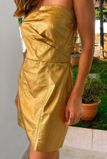 Vestido curto couro pelica drapeado e justo Alice