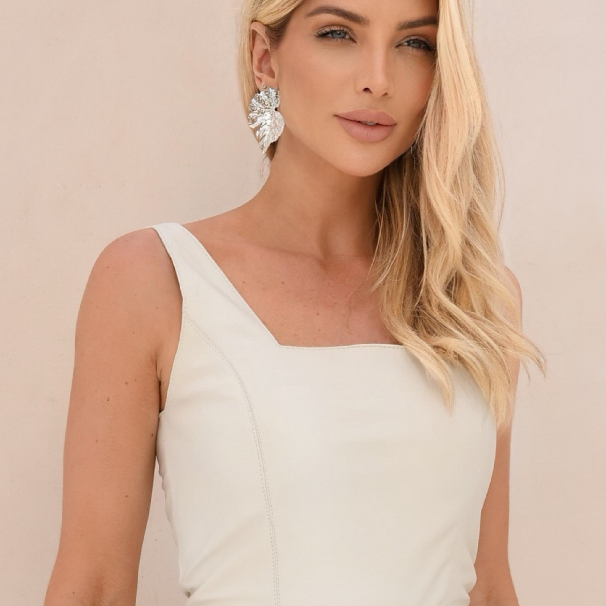 Blusa de Couro Pelica com Alças Largas - Rayza - Off white