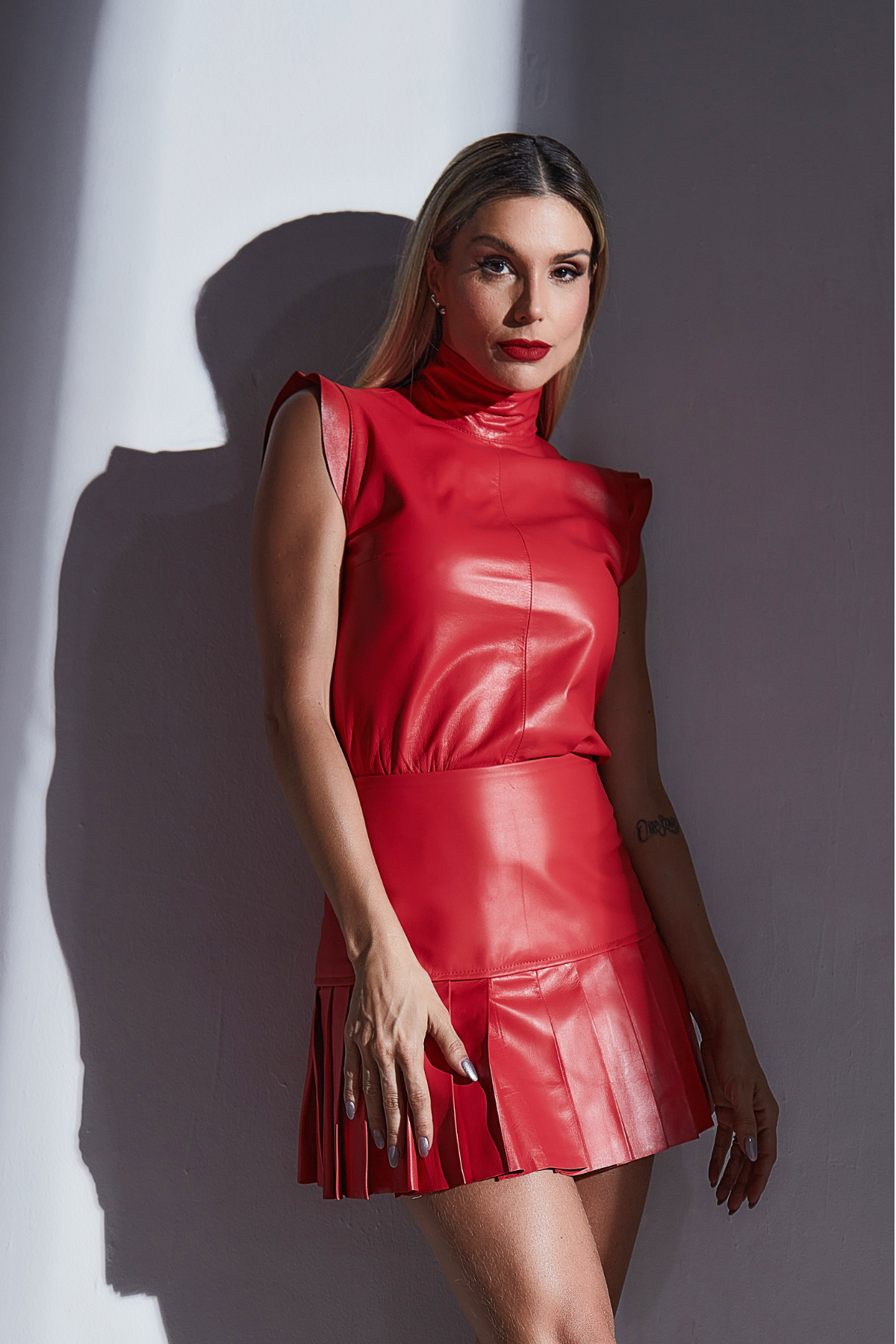 Saia Colegial Plissada de Couro Pelica - Sara