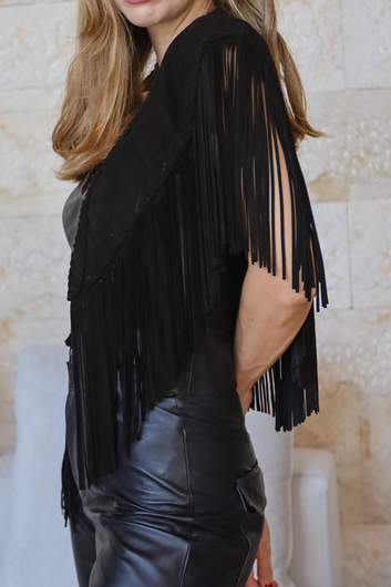 Poncho de Couro Chamoi com Franjas - Ana Paula | Chamoi Preto