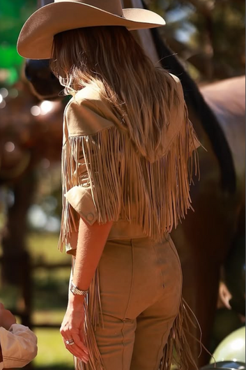 Jaqueta Cropped de Couro Camurça com Franjas - Samara | Cor Camurça Camelo