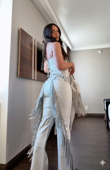 Calça de Couro Pelica Western de franjas Thássia