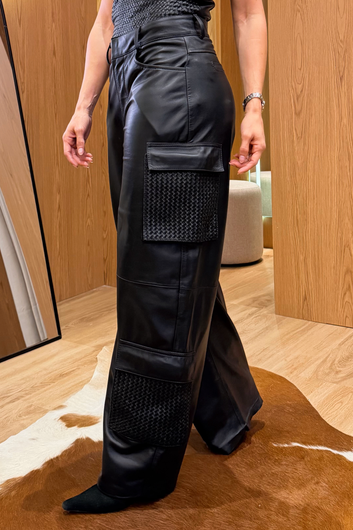 Calça Cargo de Couro Pelica com Tressê - Ayra