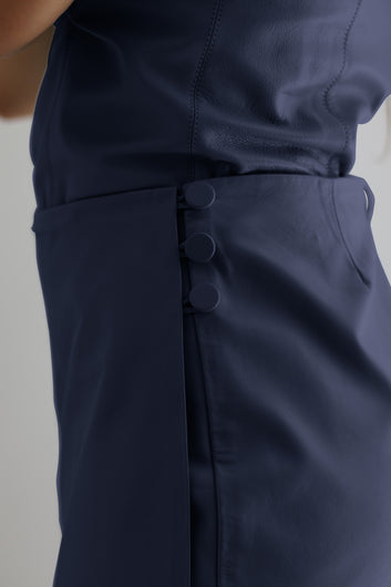 Short Saia em Couro Pelica - Bárbara | Azul Marinho