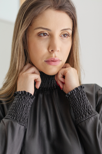 Blusa em Couro Pelica - Trícia | Preta
